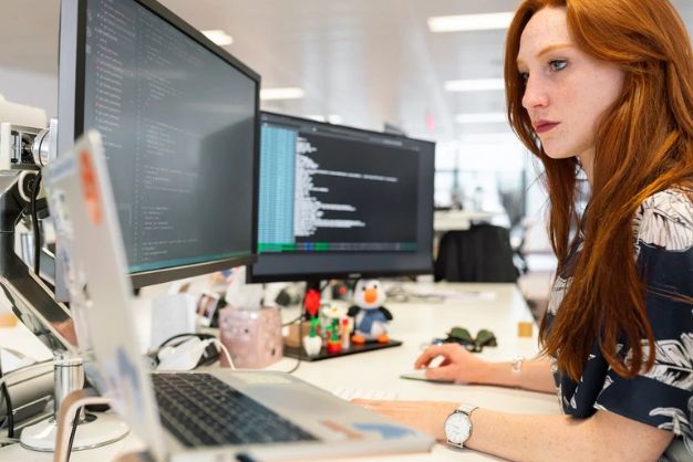Listamos os melhores softwares de automação de processos, de acordo com a experiência da nossa equipe - escolha um para otimizar o seu tempo!